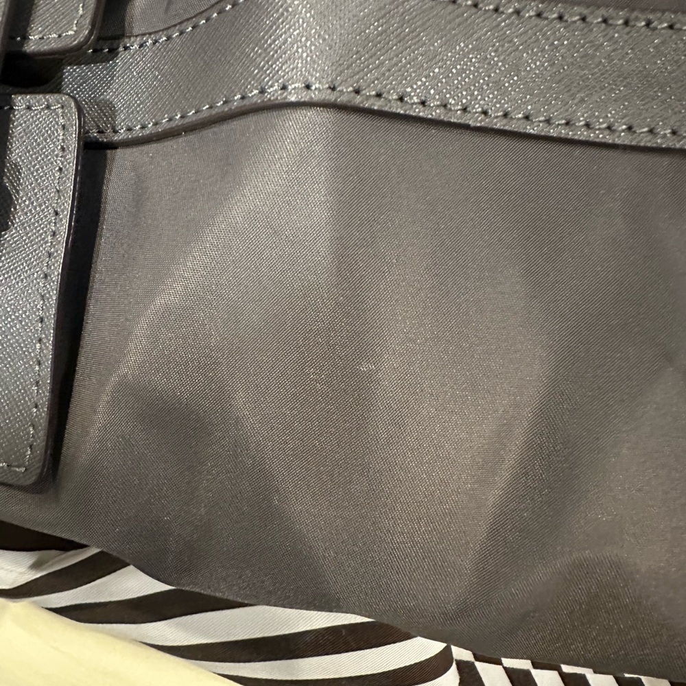 Henri Bendel Gray Jetsetter small bag - Picture 7 of 8